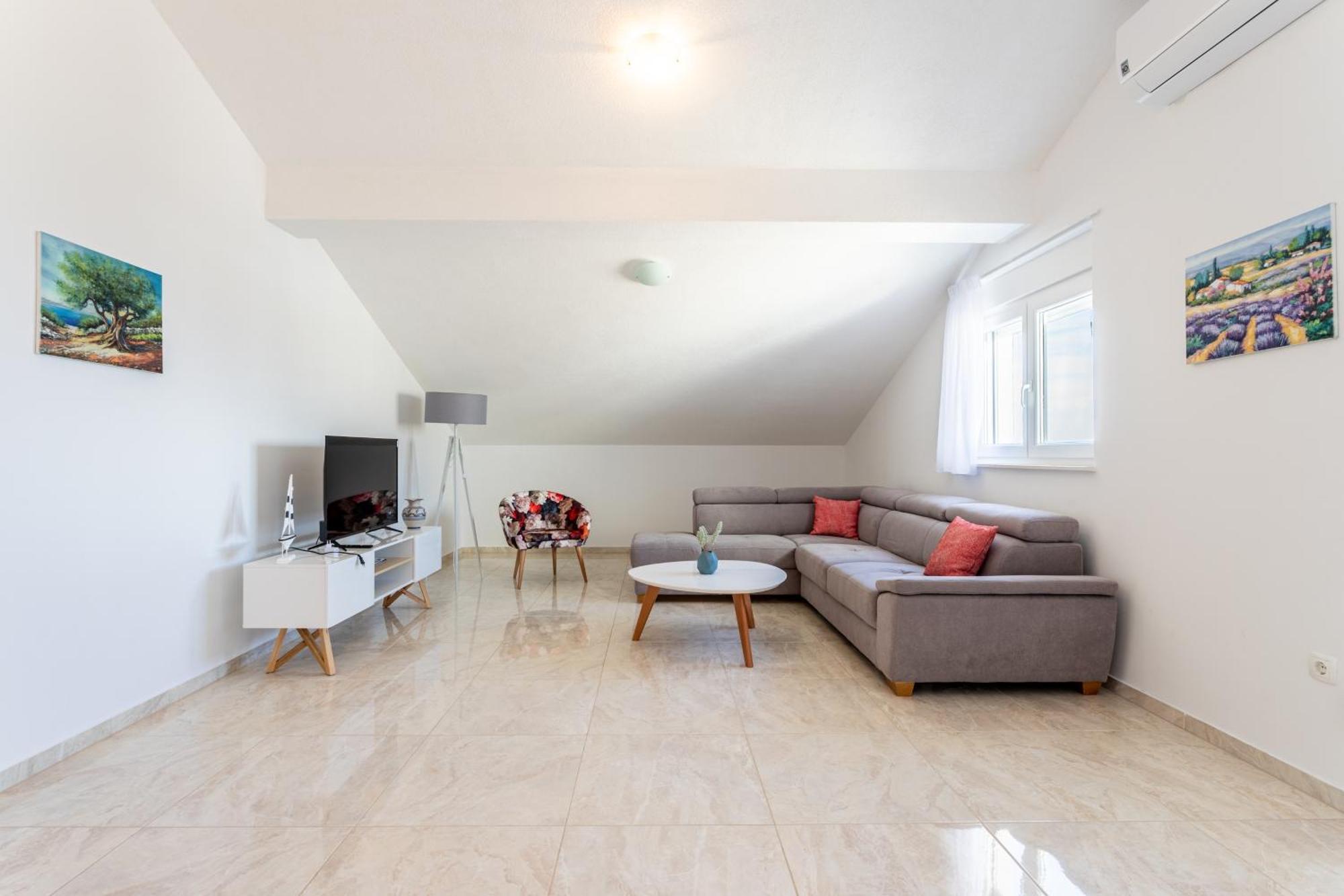 Villa Ana Perfect For Families With Kids And Groups,House With Heated Pool โปดสตรานา ภายนอก รูปภาพ
